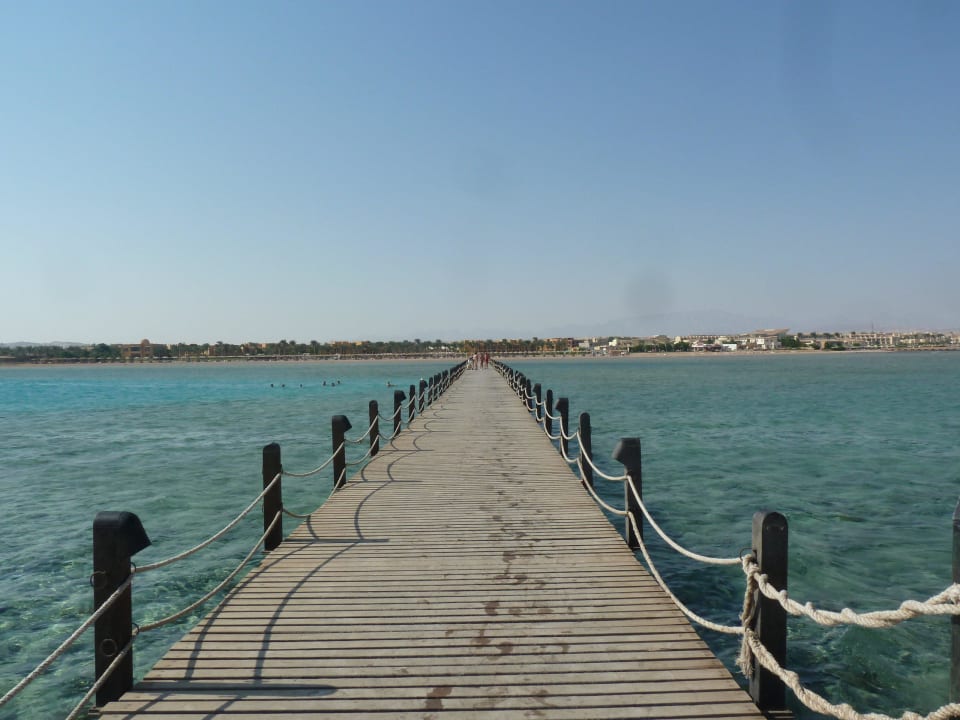 Blick vom Steg zum Strand Stella Beach Resort & Spa Makadi Bay