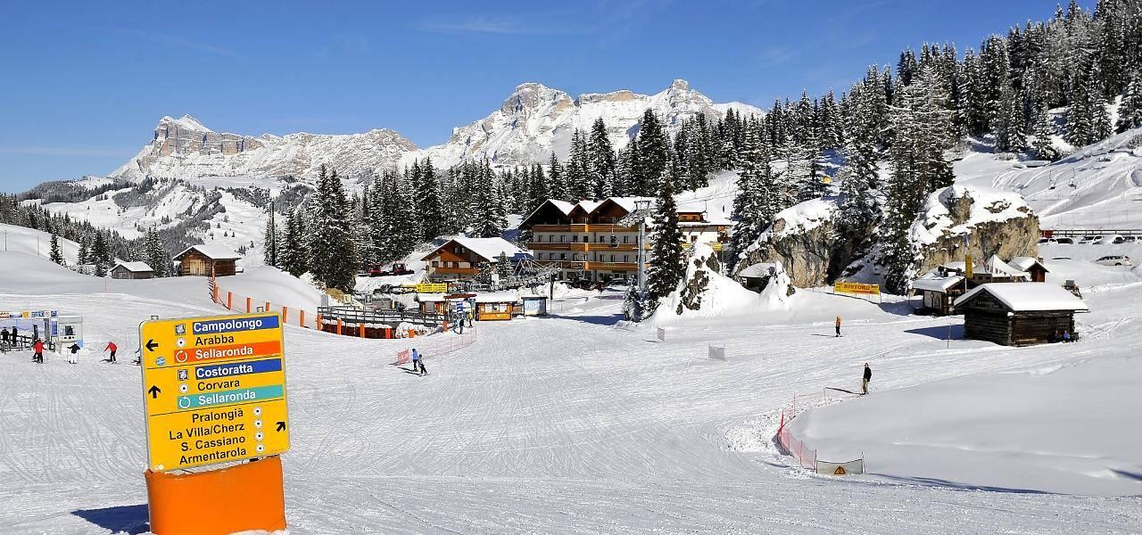Skihänge vor dem Hotel  Aktiv Hotel Laguscei