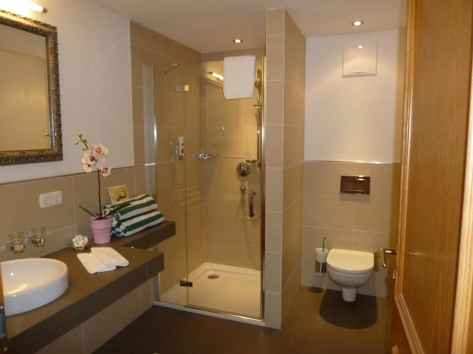 Bad des Zimmers Alpenrose Hotel Hindenburglinde