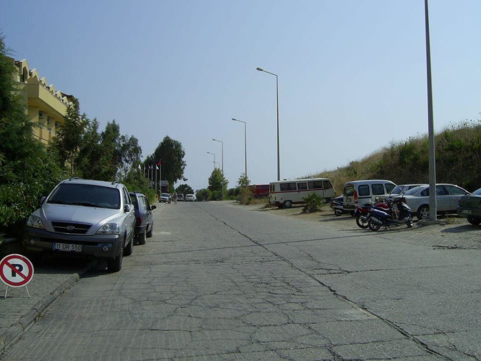 Weg zum schönen feinsandigen Strand Grand Seker Hotel