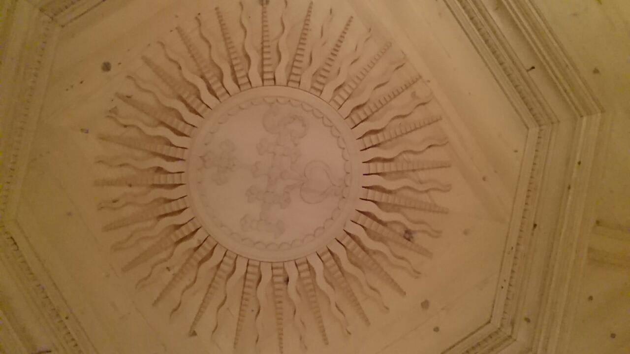 Deckenschnitzerei in der Bauernstube Hotel Alpenkönig