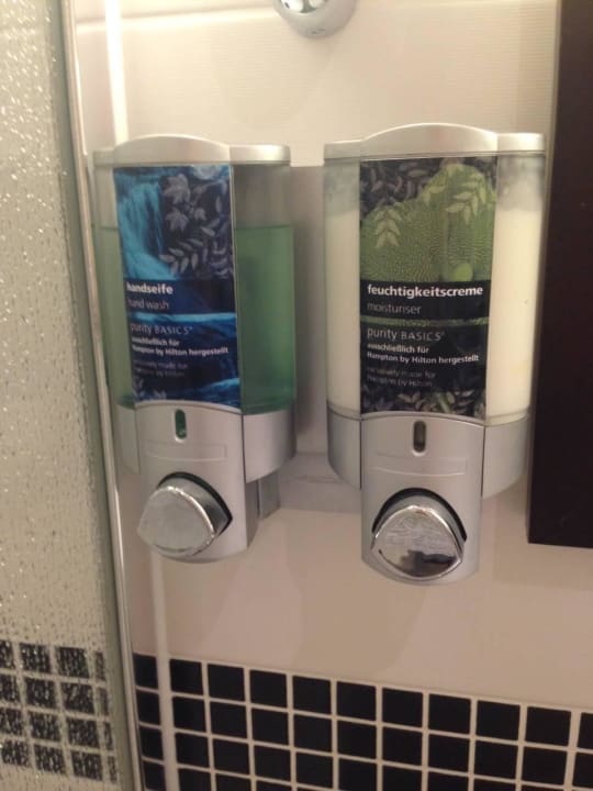 Cremes und Shampoos im Spender Hampton by Hilton Berlin City West