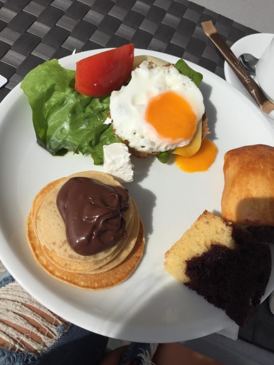 Frühstück  Asterias Beach Resort