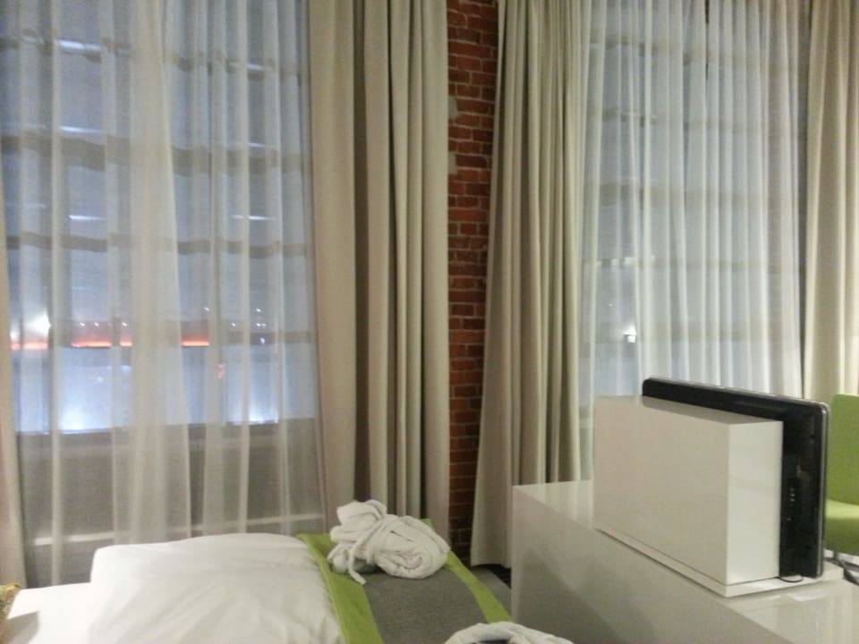 Juniorsuite - großzügige Fenster Vienna House Andel's Lodz