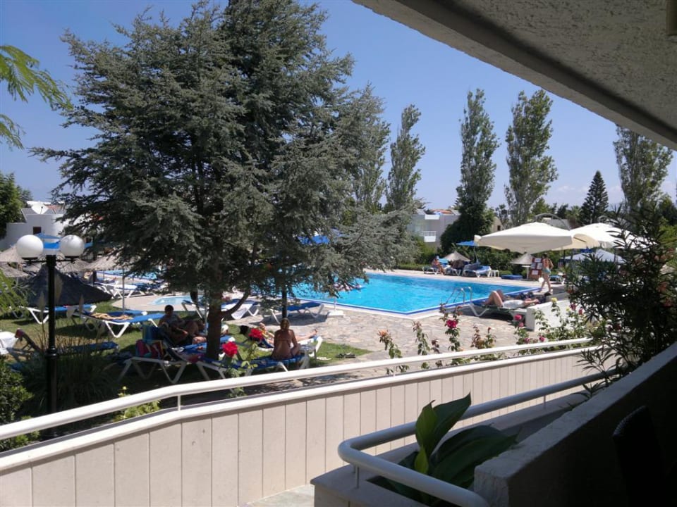 Blick zum Pool Sentido Kyknos Beach Adults Only 16+
