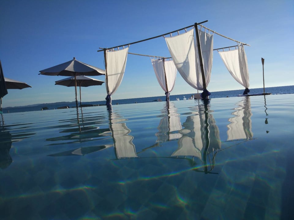 Pool Hilton Ngapali Resort & Spa