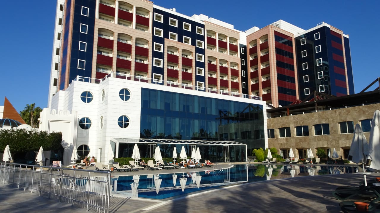Wintersonne am Pool Kamelya Collection Selin Hotel