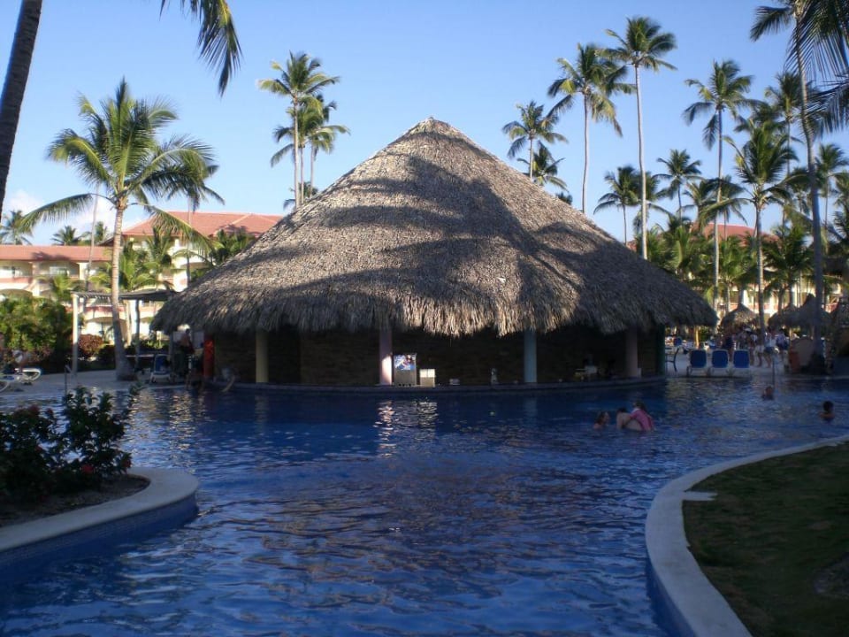 Poolbar Majestic Colonial Punta Cana