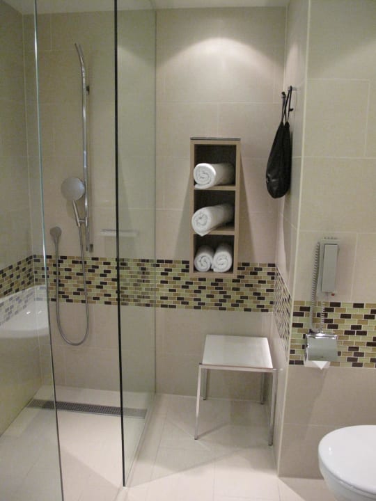 Badbereich Hilton Frankfurt Airport