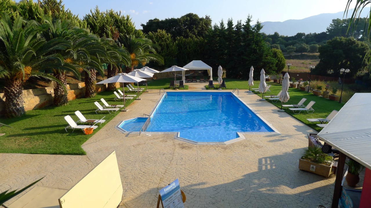 Großer, sauberer Pool Vassaliki Naturist Club