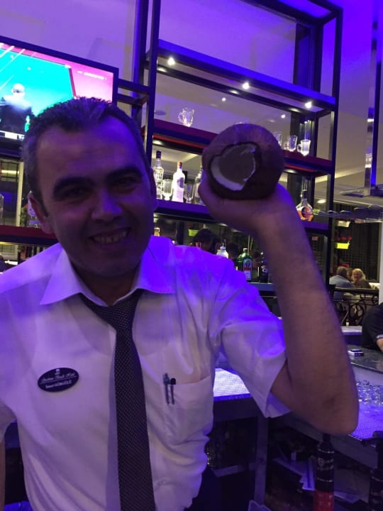 Der Barchef in Aktion Hotel Gardenia Beach