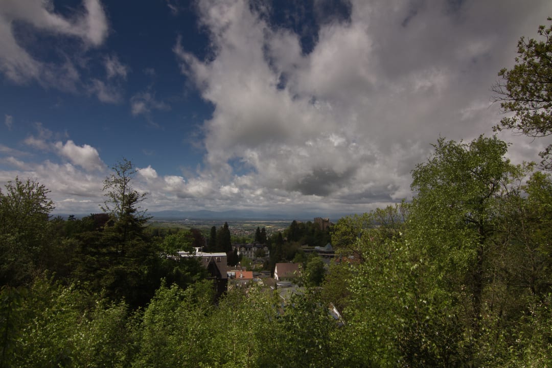 Ausblick von view point über Hotel Balance-Hotel am Blauenwald