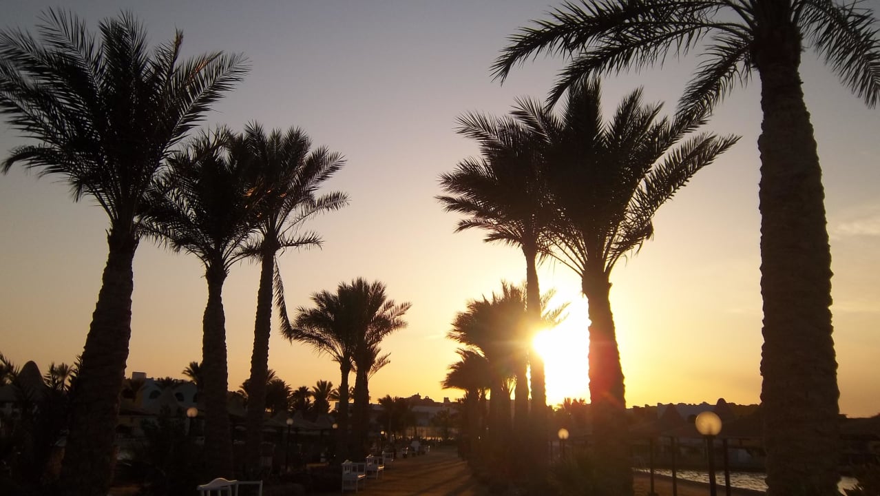 Sonnenuntergang Arabia Azur Resort