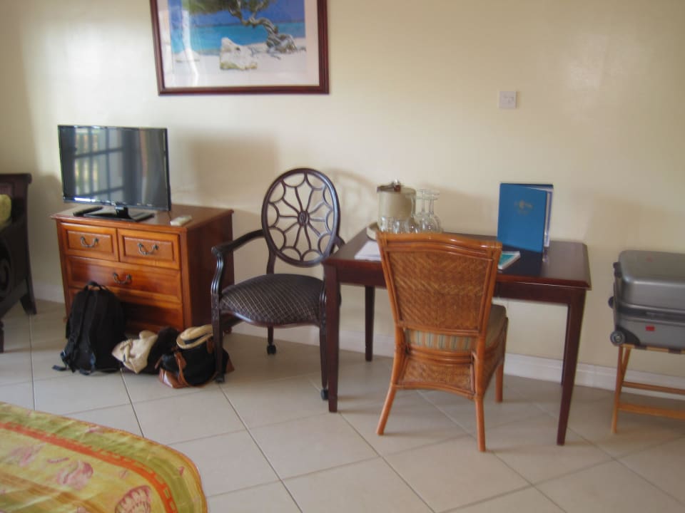 Schreibtisch + Schrank Bay Gardens Beach Resort