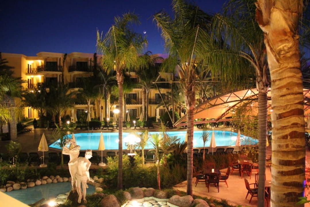 Blick bei Nacht vom Balkon Hotel Yetkin