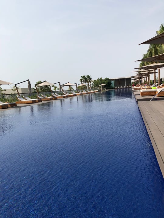 Pool Al Zorah Beach Resort