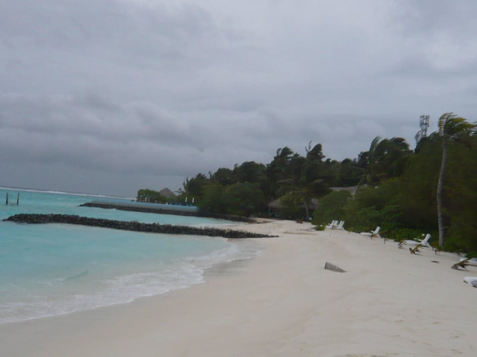 Strand auf der Westseite Summer Island Maldives