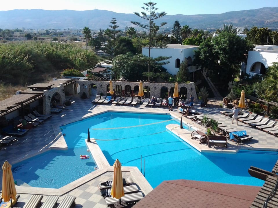 Pool Gaia Garden Hotel