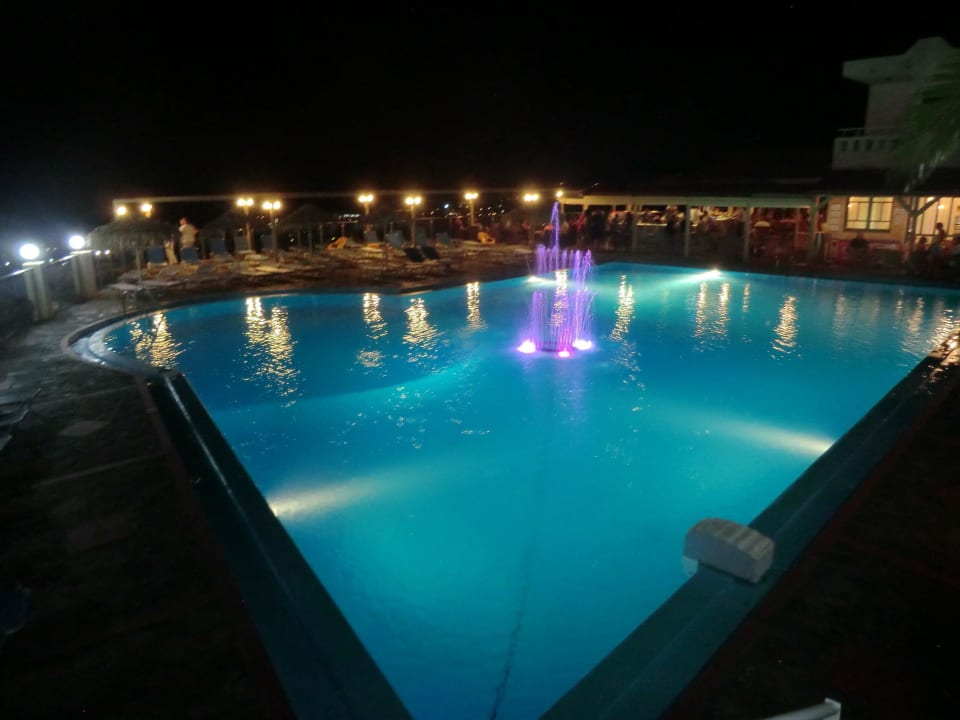 Pool mit kleinem Springbrunnen Elounda Residence Resort & Waterpark