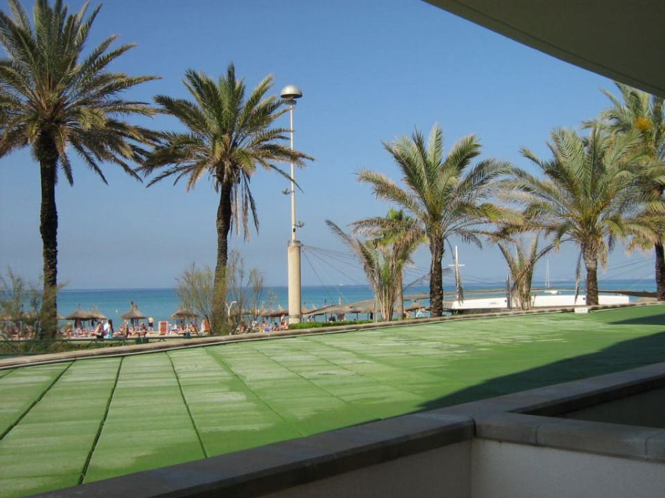 Blick vom Balkon auf Promenade / Strand Grupotel Acapulco Playa - Adults only
