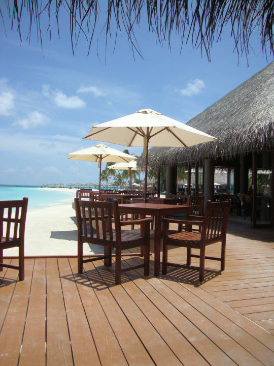 Traumhafter Ausblick beim Mittagessen Veligandu Maldives Resort Island