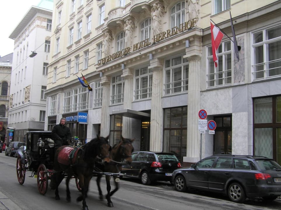Außenansicht des Hotels von der Herrengasse Steigenberger Hotel Herrenhof