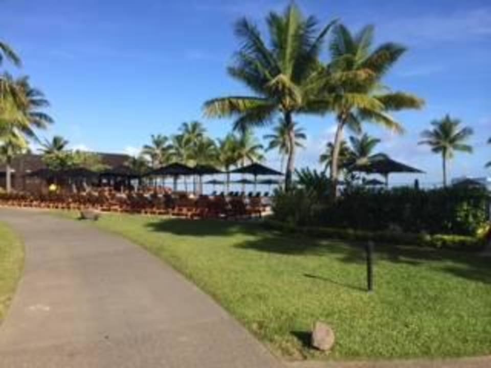 Blick auf Pool und Frühstcüksrestaurant Hilton Fiji Beach Resort and Spa