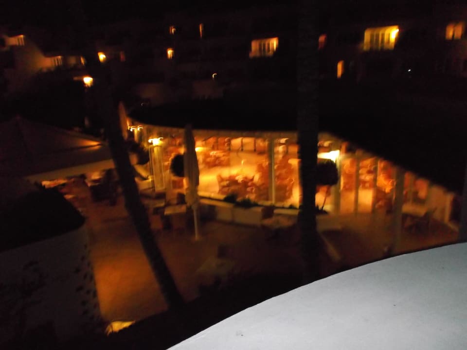 Der Barbereich bei Nacht vom Balkon Zimmer 226 Hipotels La Geria