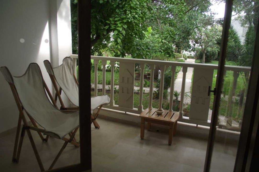 Unsere geräumige Terrasse The Orangers Beach Resort and Bungalows