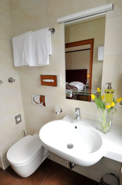 Badezimmer im Hotel in München Parkhotel Ambassado Parkhotel Ambassador