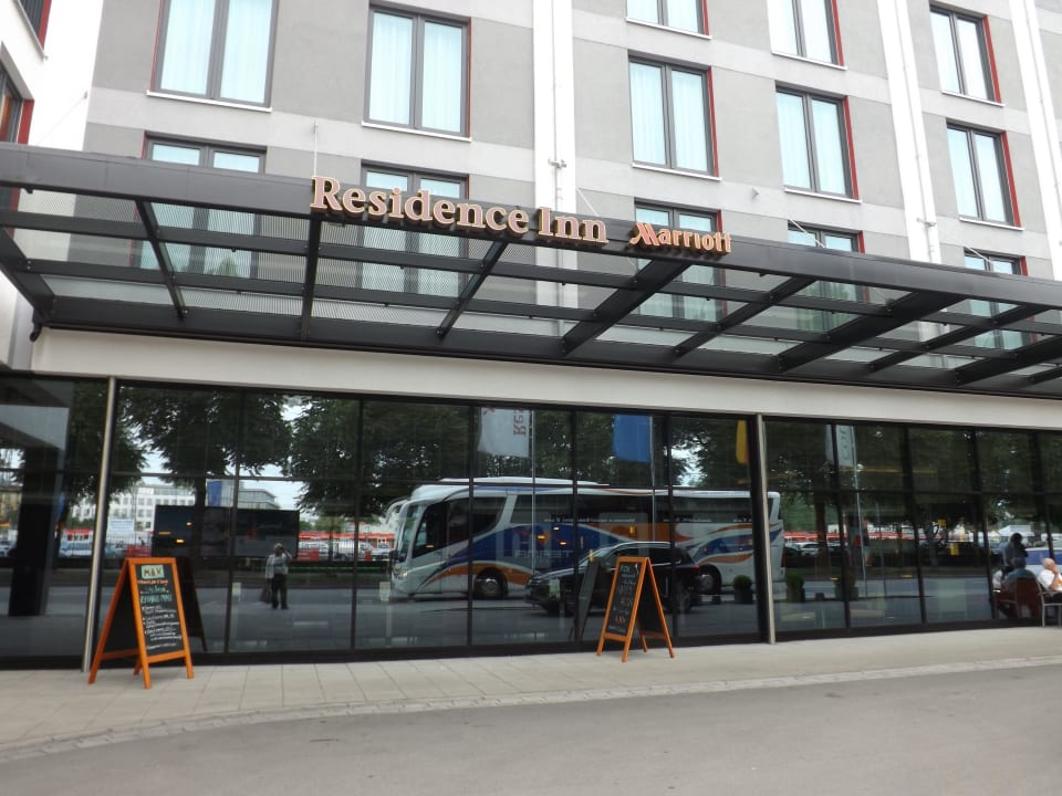 Фасад отеля Courtyard by Marriott München City Ost