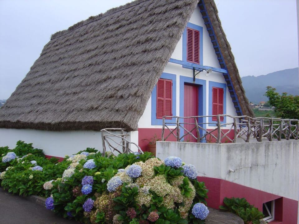 Typisches altes Bauernhaus beim Hotel Hotel Quinta do Furao