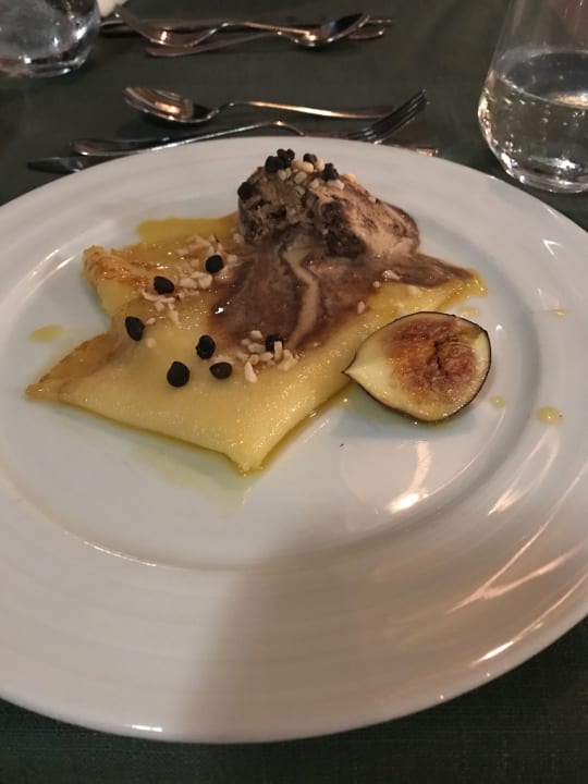 Restaurant Acanthus Cennet Barut Collection