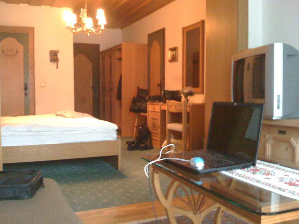 Sehr großes Zimmer/Suite Kaiser am Wiener Platz
