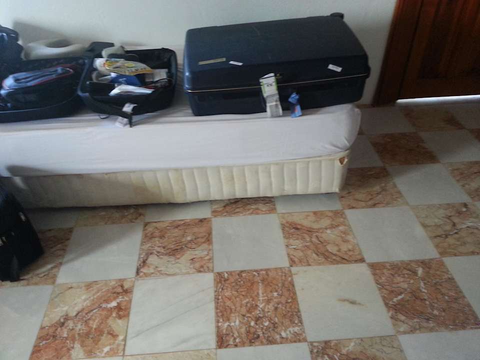 Das war ein Bett ekelig Perili Bay Resort