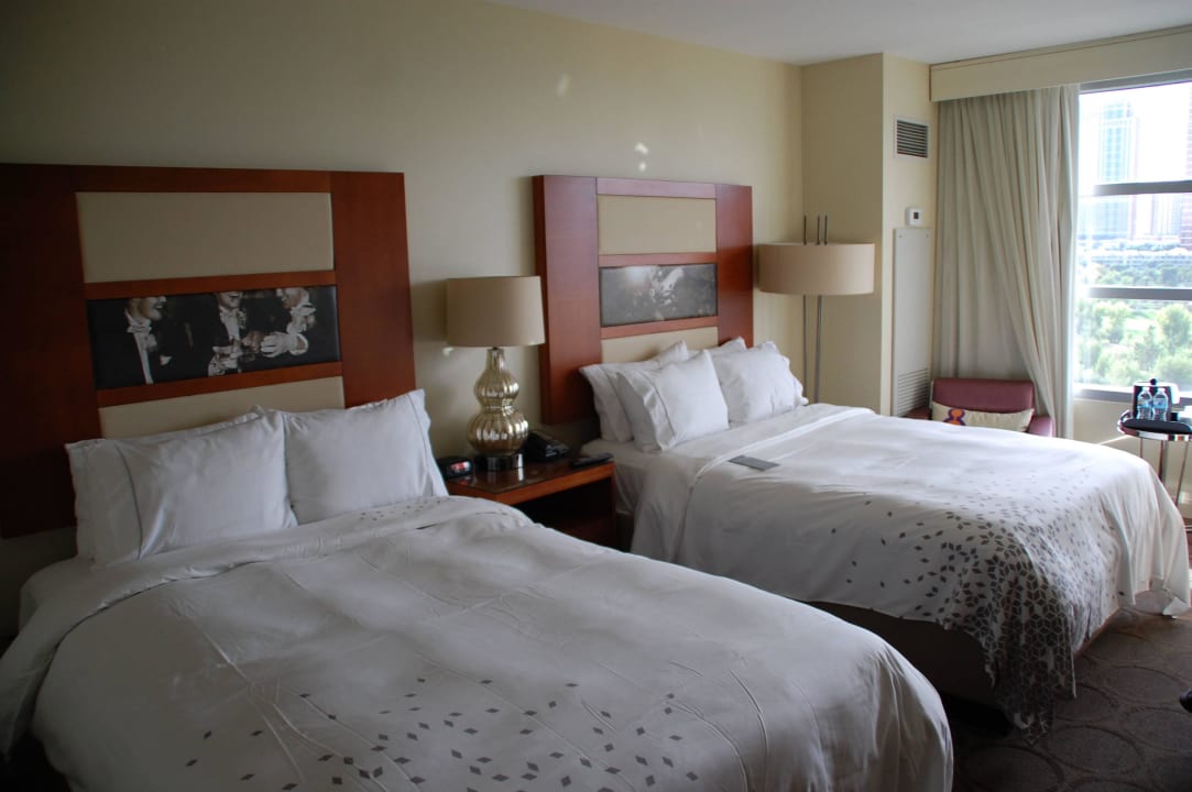 2 bequeme Twin Beds Hotel Renaissance by Marriott Las Vegas