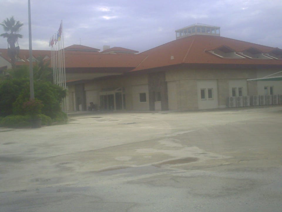 Auffahrt und Eingang Hotel Süral Resort