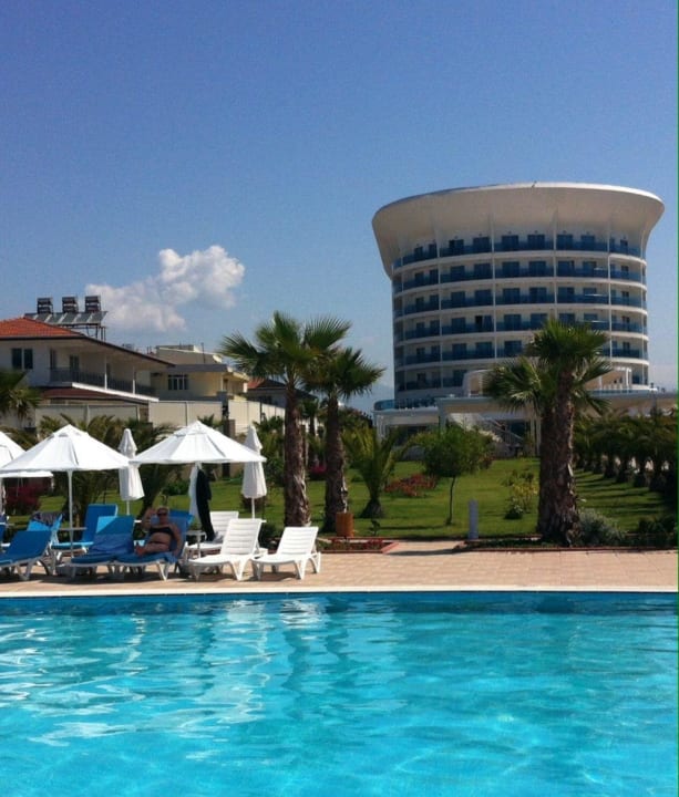 Blick vom Pool aufs Hotel. Sultan of Dreams Hotel & Spa