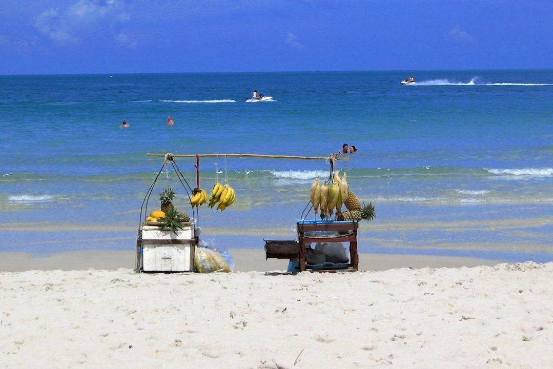 Obstverkäufer am Strand Banana Fan Sea Resort