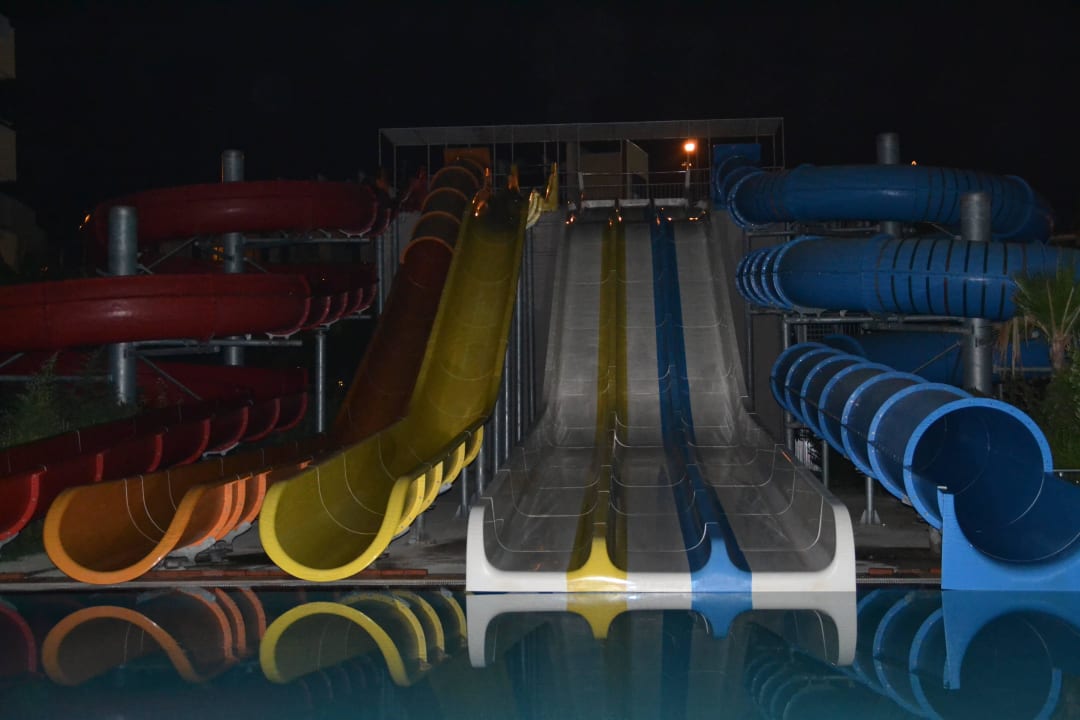 Rutschen bei Nacht. Hane Family Resort