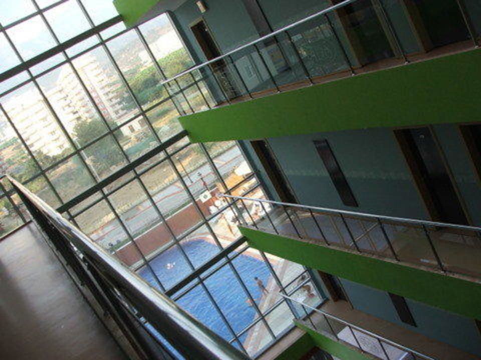 Widok z wewnetrzych balkonow, korytarzy hotelu Hotel Ares