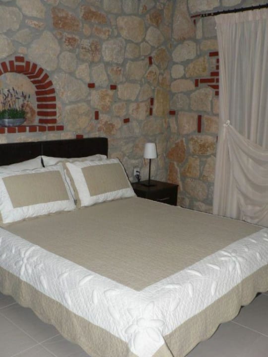 Schlafzimmer im Steinhaus Menia Steinhaus Pythagoras