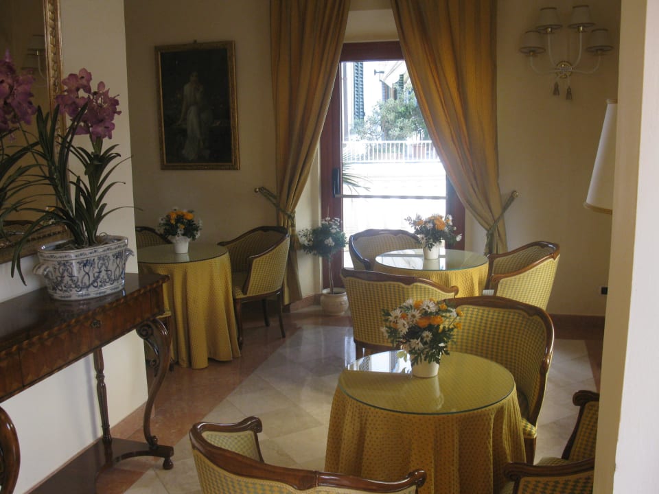 Eingang der Villa Hotel Parma E Oriente