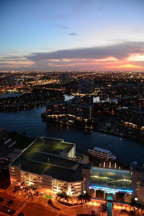 Blick von Dachterrasse Club-Level Diplomat Resort & Spa Hollywood, Curio Collection by Hilton