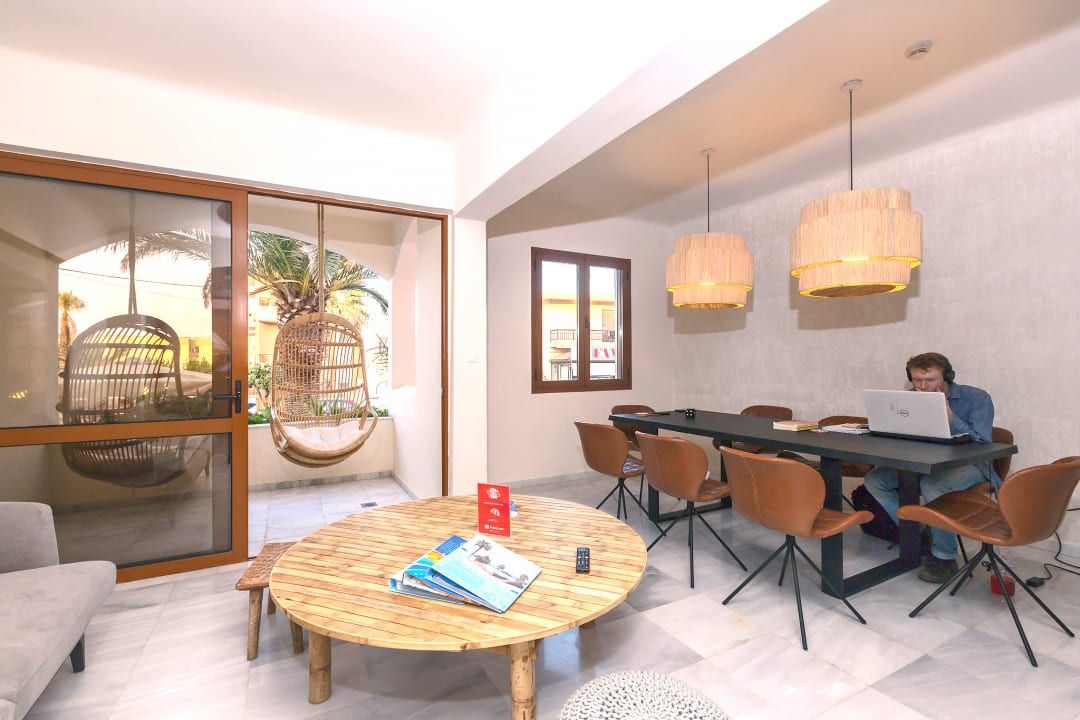 Lobby Aristea Hotel & Apartments