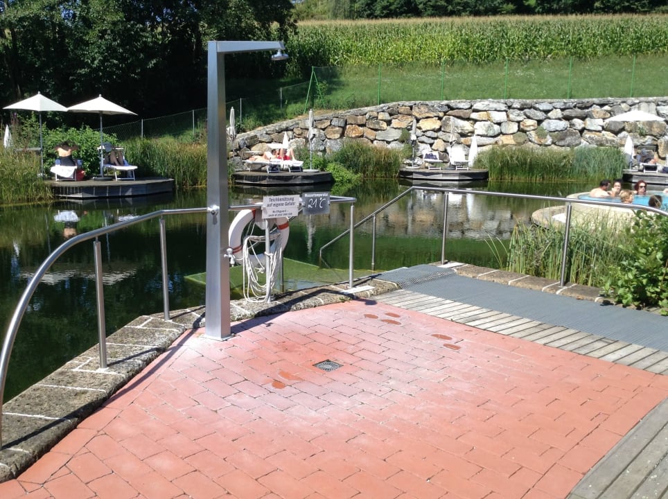 Duschen und Schwimmteich Heilthermen Resort Bad Waltersdorf