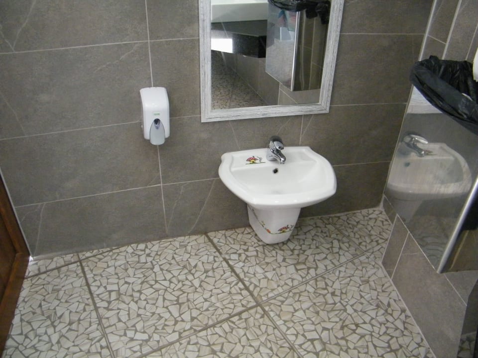 Kinder Waschbecken am Pool WC Adalya Resort & Spa - Adults Only