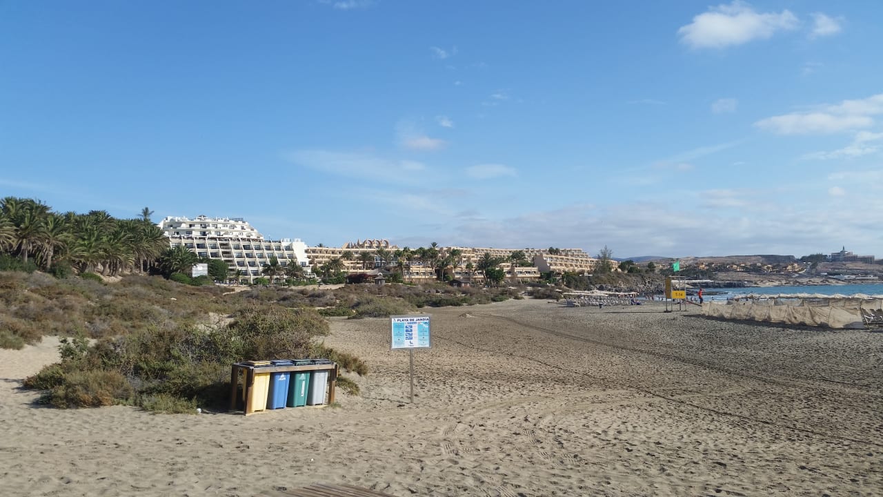 Strand mit Blick zum Hotel SBH Hotel Taro Beach