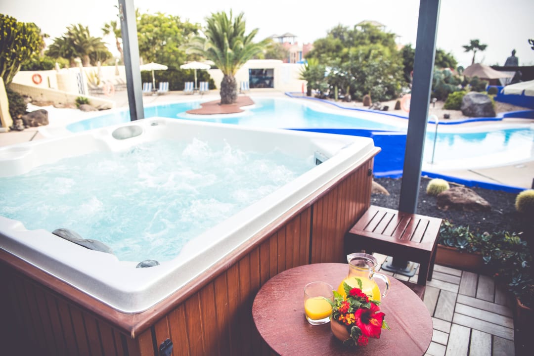 Jacuzzi exterior Hotel LIVVO Risco del Gato Suite