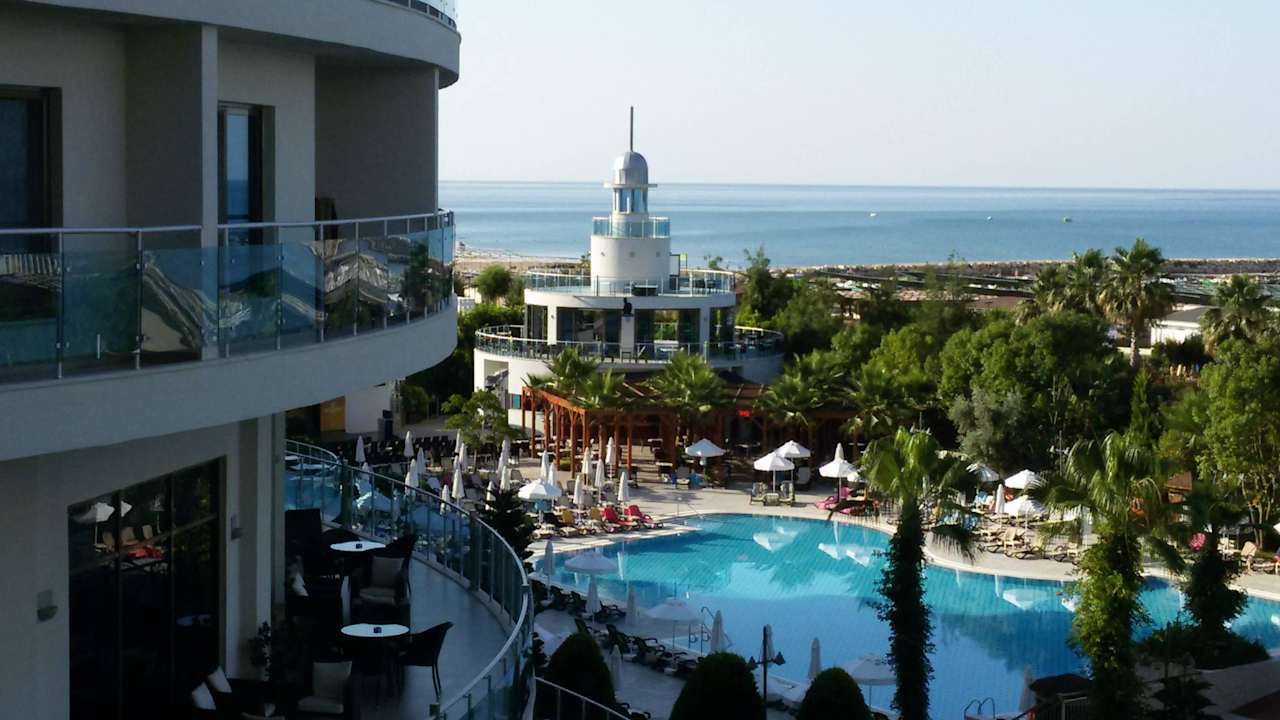 Blick aus der 2. Etage Commodore Elite Suites & Spa - Adults only